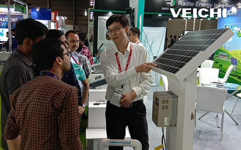 VEICHI team introduces products to customers